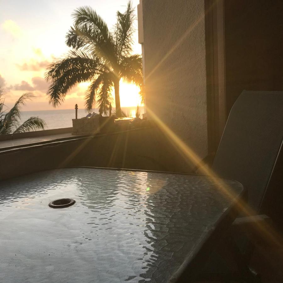 Front Beach Private Room With Shared Bathroom Cancun Exterior photo