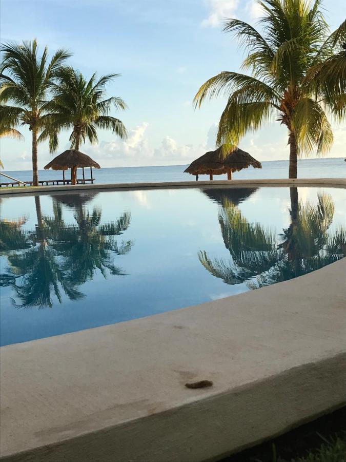 Front Beach Private Room With Shared Bathroom Cancun Exterior photo