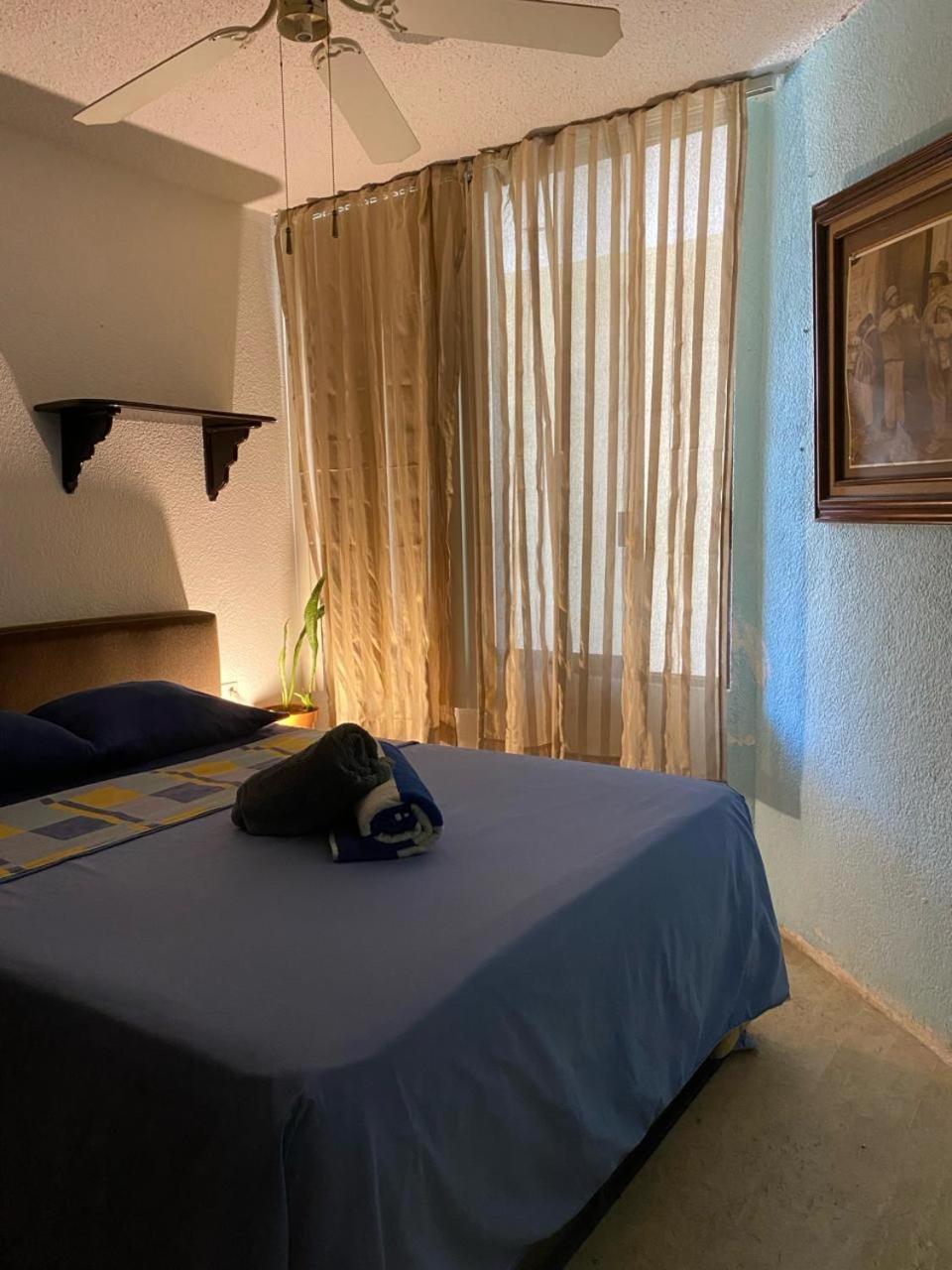 Front Beach Private Room With Shared Bathroom Cancun Exterior photo