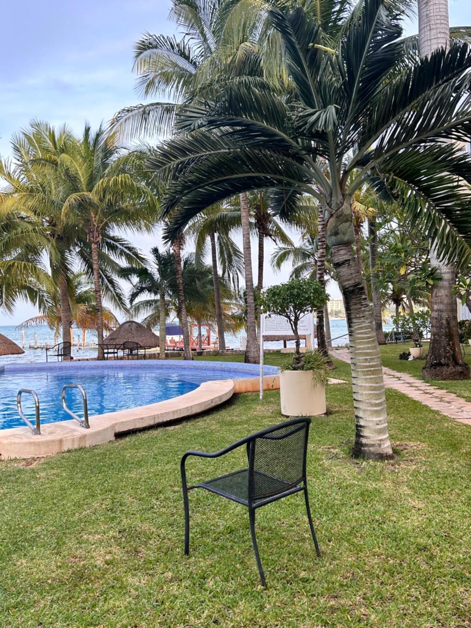 Front Beach Private Room With Shared Bathroom Cancun Exterior photo